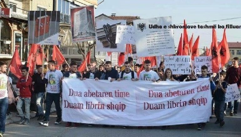 “DUA ABETAREN TIME”/ Nxënësit e Luginës së Preshevës kërkojnë libra në gjuhën shqipe (FOTO)