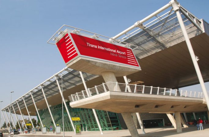 PILOTI I DEHUR NË RINAS/ Si u shmang TRAGJEDIA në kohë, 47 vjeçari kishte pirë…