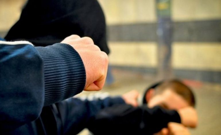 NDODH NË DIBËR/ U konfliktuan brenda familjeve. Burri rreh vëllanë e tij me NDIHMËN e djalit