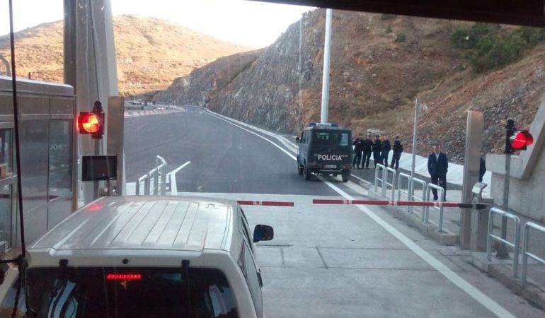 PAGESA NË RRUGËN E KOMBIT/ Ka filluar pa probleme zbatimi, punohet me 10 sportele