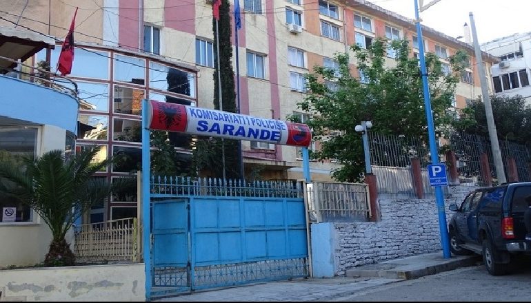 ZJARR NË NJË PALLAT NË NDËRTIM NË SARANDË/ Digjet “streha” e…