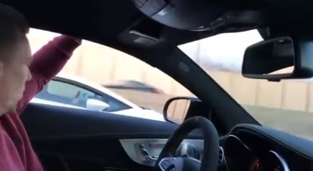 Lamborghini shtyhet me Mercedes, shikoni kush fiton (VIDEO)