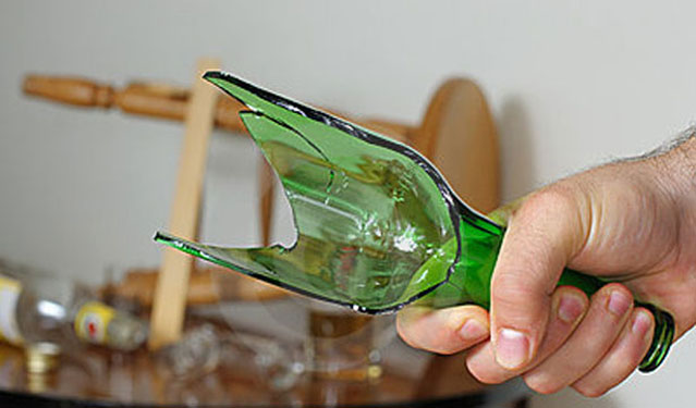 GODITET ME SHISHE BIRRE KOKËS/ Pas sherrit në lokal, VDES burri. Tentojnë ta shpëtojnë por…
