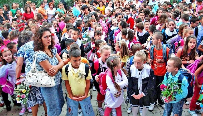 VITI I RI SHKOLLOR/ Sot ulen në banka 480 mijë nxënës, 32 mijë për herë të parë