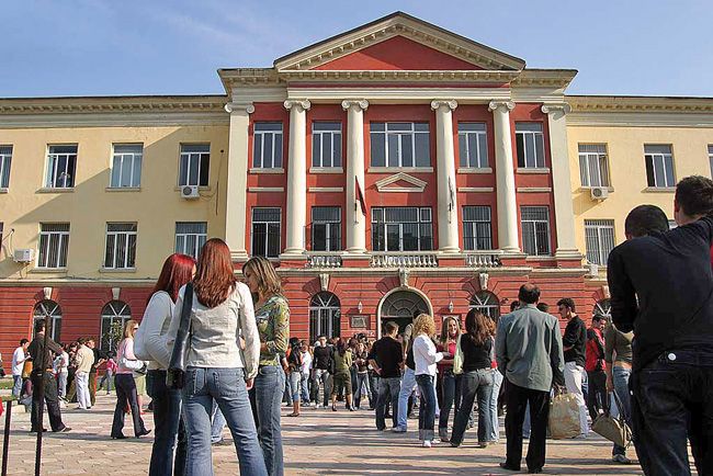 REGJISTRIMET NË UNIVERSITETE/ Nesër hapen kalimet nga publik në privat. Aplikimet deri në 14 shtator