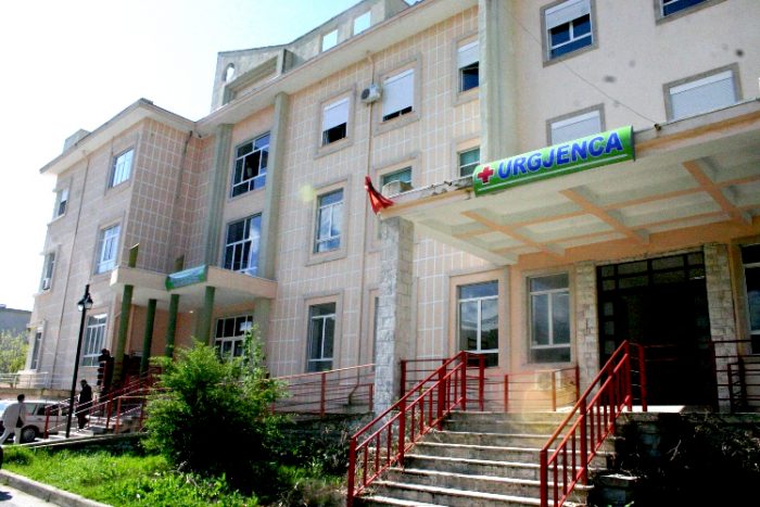 U RRËZUA NGA 2.7 METRA LARTËSI/ Kapet inxhinieri 63 vjeçar, në kërkim kolegia. I plagosuri në gjendje të RËNDË