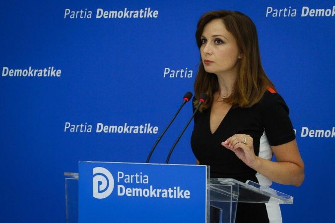 DENONCIMI I OFICERIT/ Ironia e Tabakut: Si votoi deputeti Rraja pro rezolutës kundër dhunës së grave