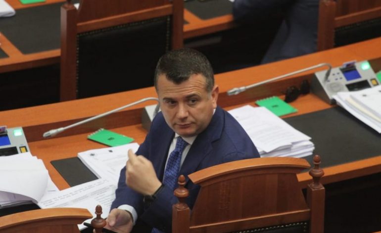 LIGJI PËR TEATRIN/ Balla i përgjigjet Bashës: Mjaft me këto kërcënime idioteske