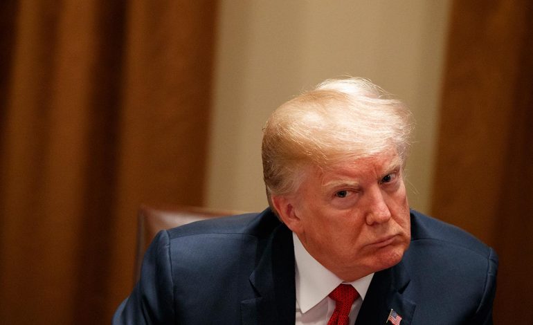 AKUZAT NË SHBA/ Trump “fiksohet” pas zyrtarit të lartë anoinim që ka shkruar për të