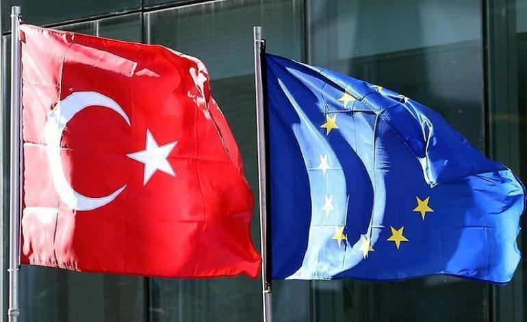 “KEMI NJË ATMOSFERË POZITIVE”/ Turqia kërkon të afrohet me Europën