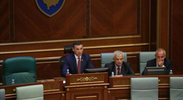 SEANCA/ Deputeti shqiptar ndihet keq sa mbërrin në Kuvend, dërgohet me urgjencë në spital