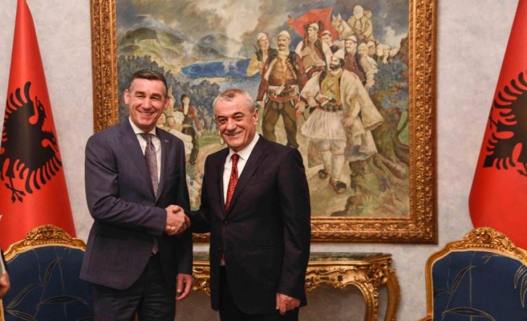DEBATI I KUFIJVE/ Ish-komandantët zbresin në Shqipëri takime me liderët politik. Mungon takimi me…
