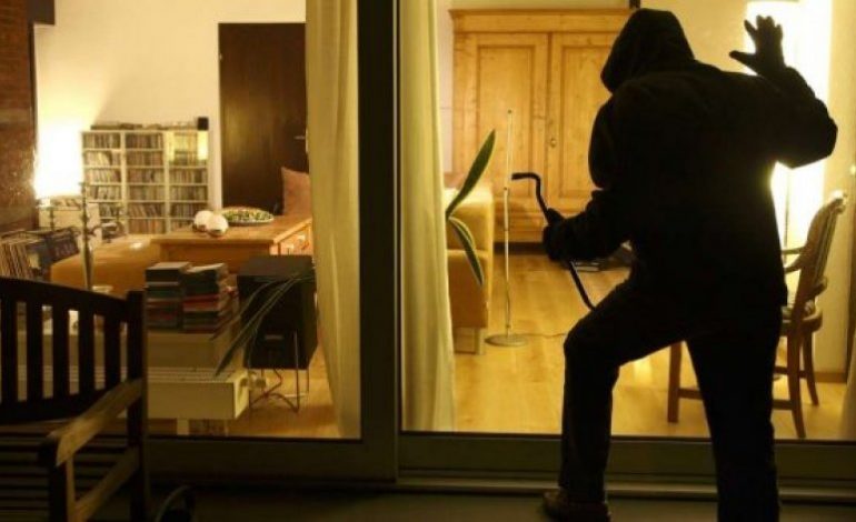 VRAU SHQIPTARIN “SKIFTER” NË SHTËPI/ Gjykata e Breshias dënon italianin me…