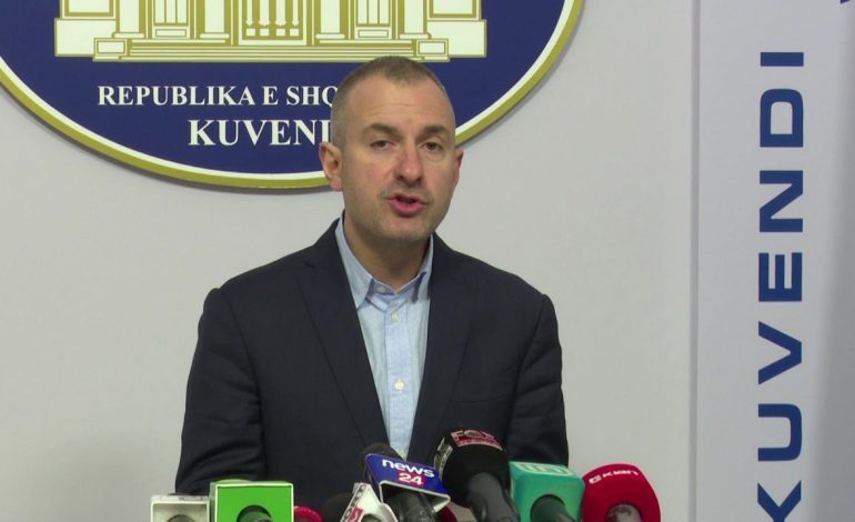 AKUZAT NGA OPOZITA/ Bushati: Luli nuk e ka hallin as te njerezit, as te opozita, por te xhepi i tij dhe kunatit te tij