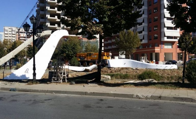 INVESTIMET NË KRYEQYTET/ Tiranës i shtohet një urë e re moderne për këmbësorët, ja ku po ndërtohet (FOTOT)