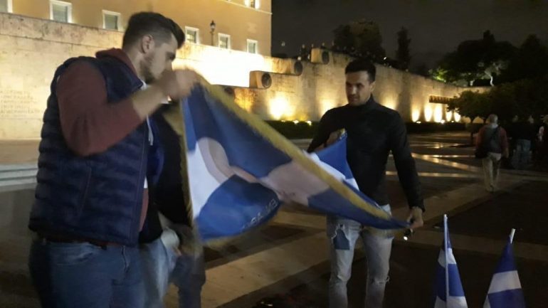 “GJAKU KËRKON HAKMARRJE”/ Çfarë ndodhi në protestën në Athinë pas vrasjes së Kacifas (VIDEO)