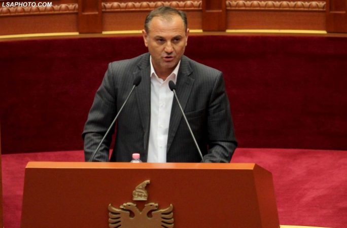 ARRESTIMI I ISH DREJTORIT TË BURGJEVE/ Kush është Arben Çuko, ish komandant dhe deputet i…