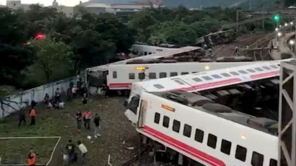 NDAHEN VAGONËT E TRENIT/ 17 të vdekur dhe 137 të plagosur në Tajvan