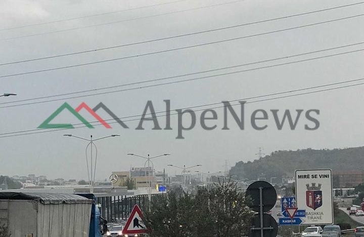 BLLOKOHET AUTOSTRADA TIRANË-DURRËS/ Radhët kilometrike të automjeteve…