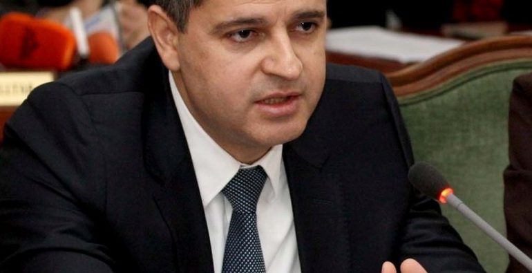 “SITA” E VETINGUT/ KPK konfirmon në detyrë Adnan Xholin
