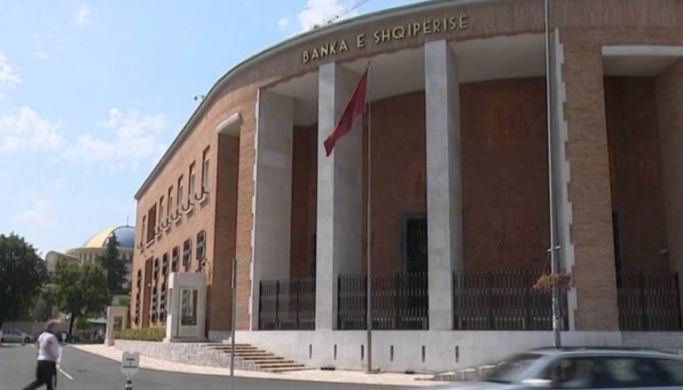 BIZNESET E MËDHA NUK DUAN KREDI/ Kërkesa për hua në nivelin më të ulët që nga 2013