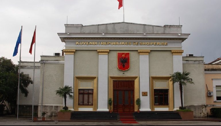 E ENJTJA E “ZJARRIT”/ Ja çfarë pritet të ndodhi sot nga Ligji për Teatrin dhe Lojërat e Fatit deri te bojkoti i opozitës