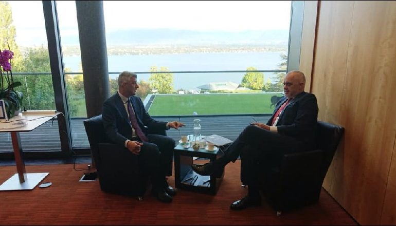 “RREZET E DIELLIT BASHKË ME EDIN”/ Thaçi poston foton e takimit me Ramën