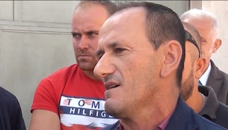 REZULTATET E DOBËTA TË FËMIJËVE NË SHKOLLË/ Banorët e Papërit në Elbasan në protestë