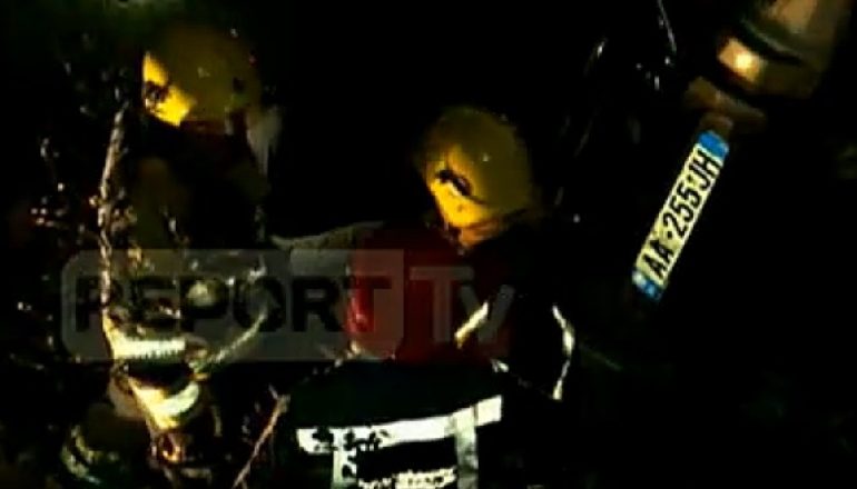 AKSIDENTI I RËNDË NË SURREL/ BIE në greminë “Fuoristrada”. Të tre personat ENDE brenda në makinë