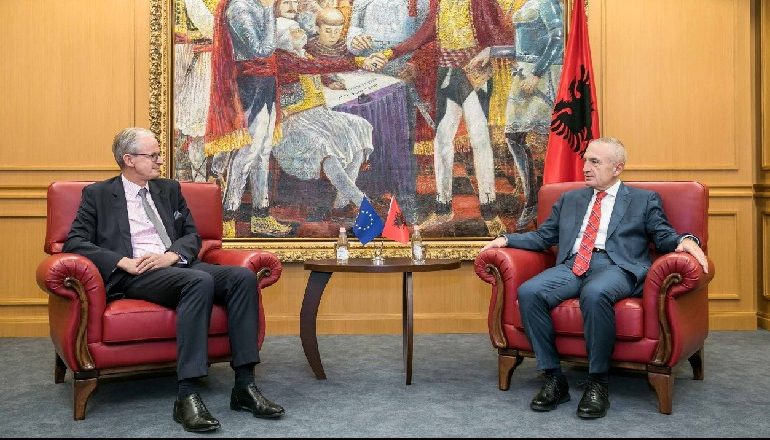 PRESIDENTI THIRRJE RAMËS DHE BASHËS/ Meta: Dialog për çështjet emergjente dhe hapjen e negociatave