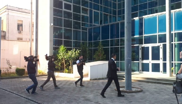 MONTIMI I “BABALES”/ Mbërrin për të dëshmuar në Prokurori deputeti Salianji