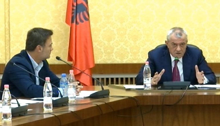 “VETTINGU” I POLITIKANËVE/ Alibeaj debaton me Ruçin dhe braktis seancën: Fasadë