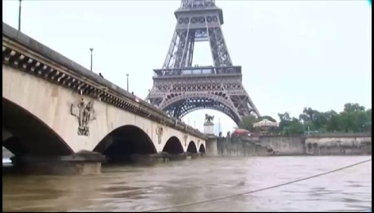 PËRMBYTJET NË FRANCË/ Rritet bilanci, shkon në 10 numri i viktimave. Macron: Jemi më të prekurit