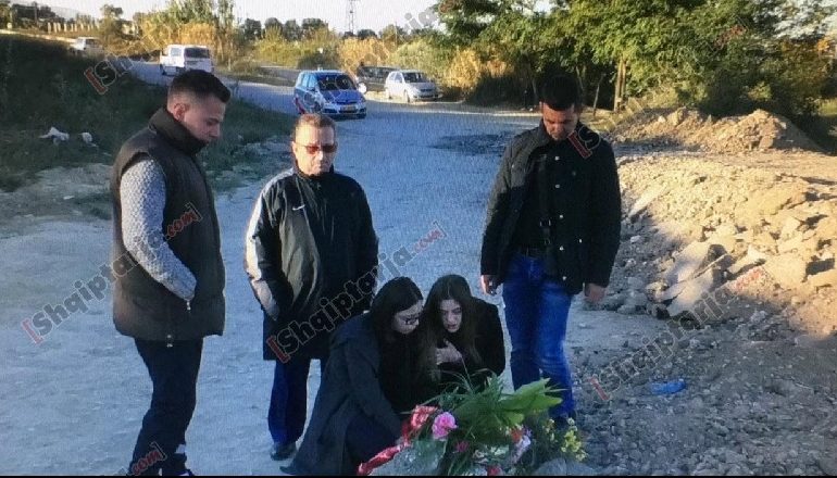 HUMBI JETËN NË AKSIDENT/ Familjarët: Po e prisnin tre fëmijët në shtëpi, shkak mungesa e sinjalistikës