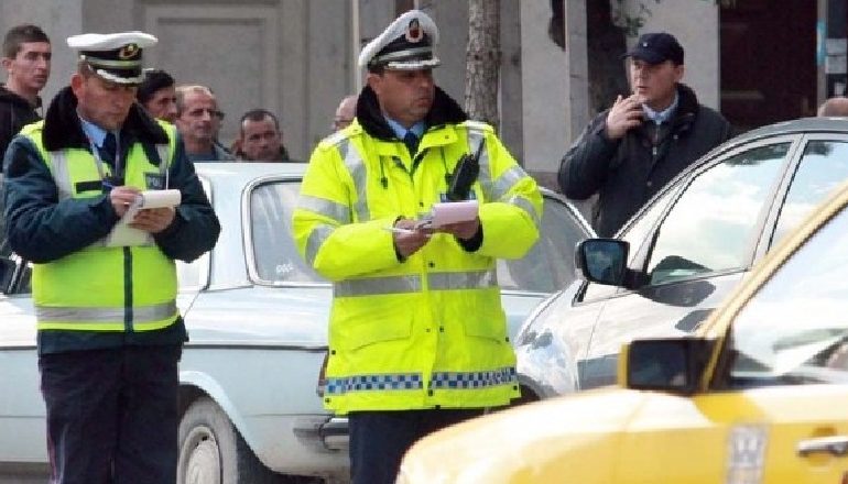 “1000 MIJË LEKË RYSHFET POLICIT”/ Detajet e REJA: Si u arrestua drejtuesi i mjetit në Tiranë