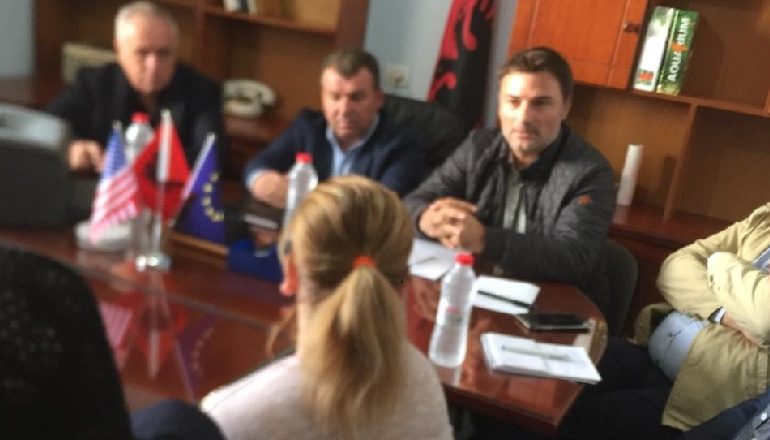 TAKIMI ME BANORËT NË LAZARAT/ Deputetët e PD, Alibeaj dhe Shehu: Jeni dënuar padrejtësisht
