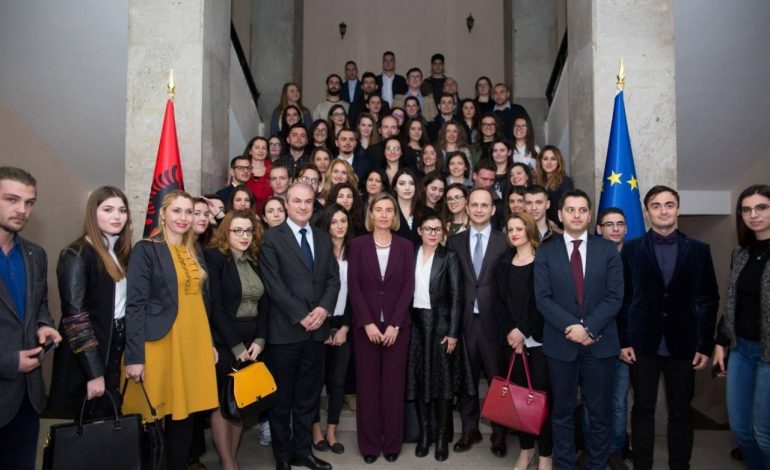 SEZONI I RI AKADEMIK/ Bushati mesazh studentëve: Ju jeni humbësit e mëdhenj nga sherrnaja politike