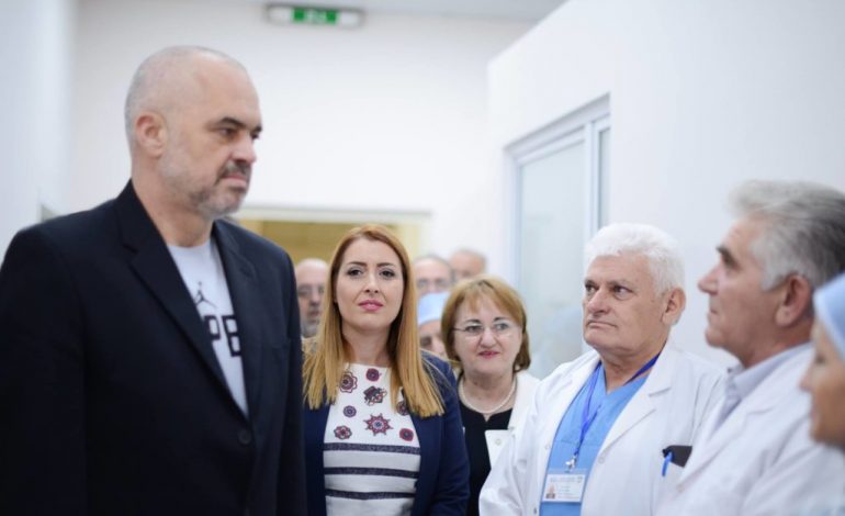 “TRANSFORMIMI I QSUT-s”/ Rama jep detajet dhe lajmin e mire: Do ketë 120 shtetër dhe 7 salla operacioni. Rritje pagash për mjekët