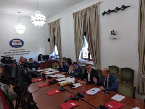 “TEATRI”/ Rrëzohet dekreti i Presidentit, kalon për votim në Kuvend