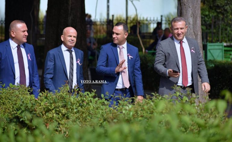 E ENJTE PIKANTE NË PARLAMENT/ Nga indiferenca e Spiropalit tek lumturia e Reme Lalës (FOTO)