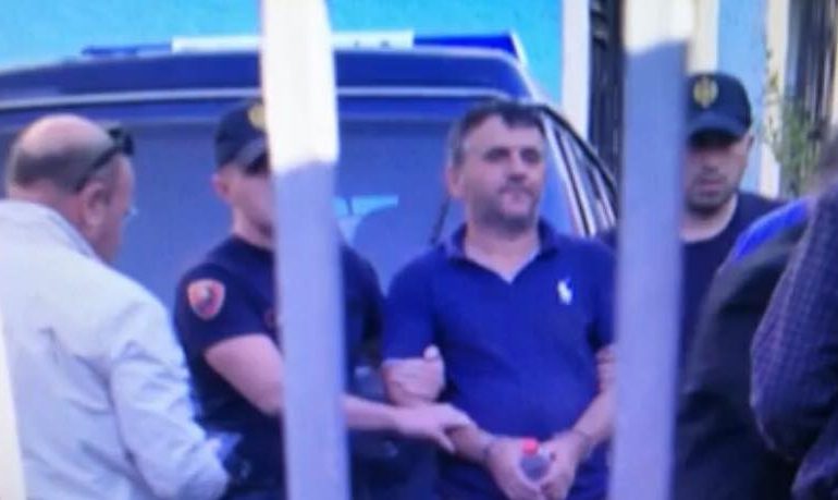 MASAKRA ME TRE TË VDEKUR/ Autori i vrasjeve në Mat del sot para gjyqit