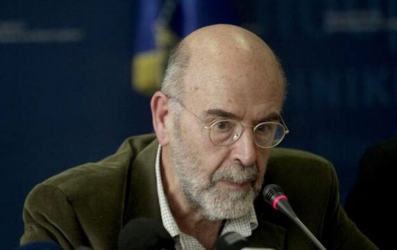 VRASJA E EKSTREMISTIT KACIFAS/ Profesori grek: Isha në Bularat, asnjë flamur grek s’është ulur. Sjellja e policisë shqiptare, perfekte!