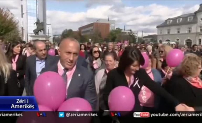 QEVERITARËT DHE QYTETARËT / Ecje kundër kancerit të gjirit në Prishtinë