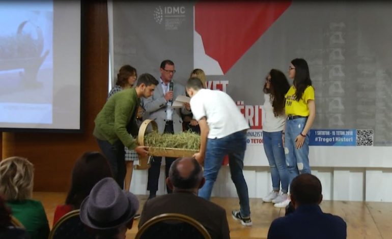 “PYET GJYSHËRIT”/ Djepi me plis merr çmimin special në konkursin kombëtar