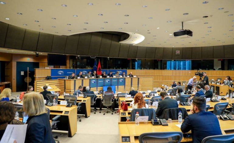 ZBARDHET MESAZHI I PE NË BRUKSEL/ Ja çfarë kërkohet nga politika shqiptare