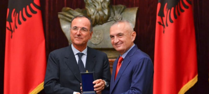 ISH-MINISTRI I JASHTËM ITALIAN NË SHQIPËRI/ Presidenti Meta vlerëson Franco Frattinin me “Gjergj Kastriot Skënderbeu”