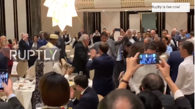 VIZITA NË ARMENI/ Macron ja merr “valles” me kryeministrin kanadez (VIDEO)