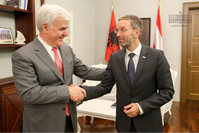 TAKIMI MINISTERIAL/ Xhafaj në Twitter: Rritet bashkëpunimin me BE dhe BALLKANIN
