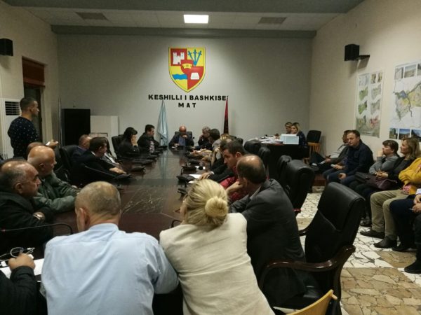 MASAKRA ME 3 VIKTIMA/ Iu jepen tituj nderi të vrarëve në Mat, ja vendimi i Bashkisë