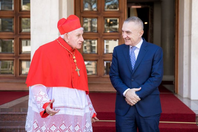 “DITËLINDJA E ERNEST TROSHANIT”/ Presidenti Meta: Zoti të bekoftë!